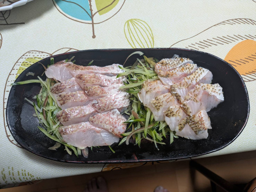 ノドグロのお刺身。 大きくて見事なノドグロだけに見事なお刺身。とっても優雅な気分になります。