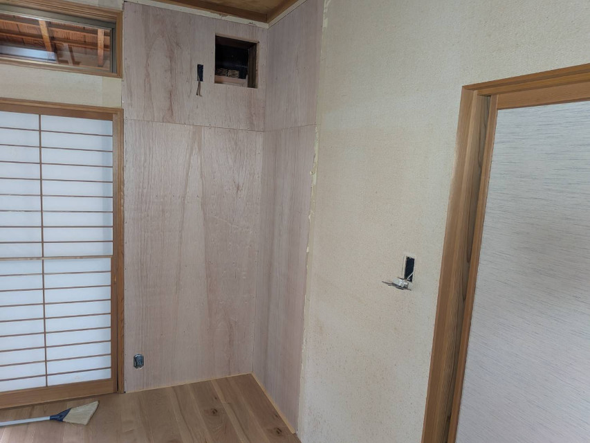 床の張り替えに次いで、壁のクロスの張り替えもご依頼頂けました。