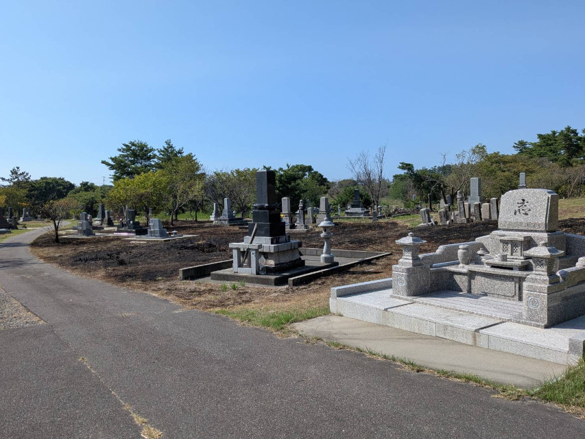 地区の墓地、下草火災が発生しました