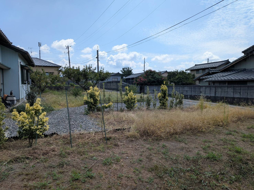 地目が畑になっている場所に、車庫を作ります